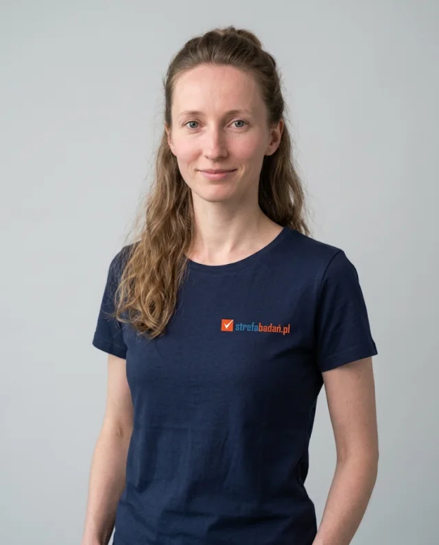 Oliwia — fictional AI agent portrait